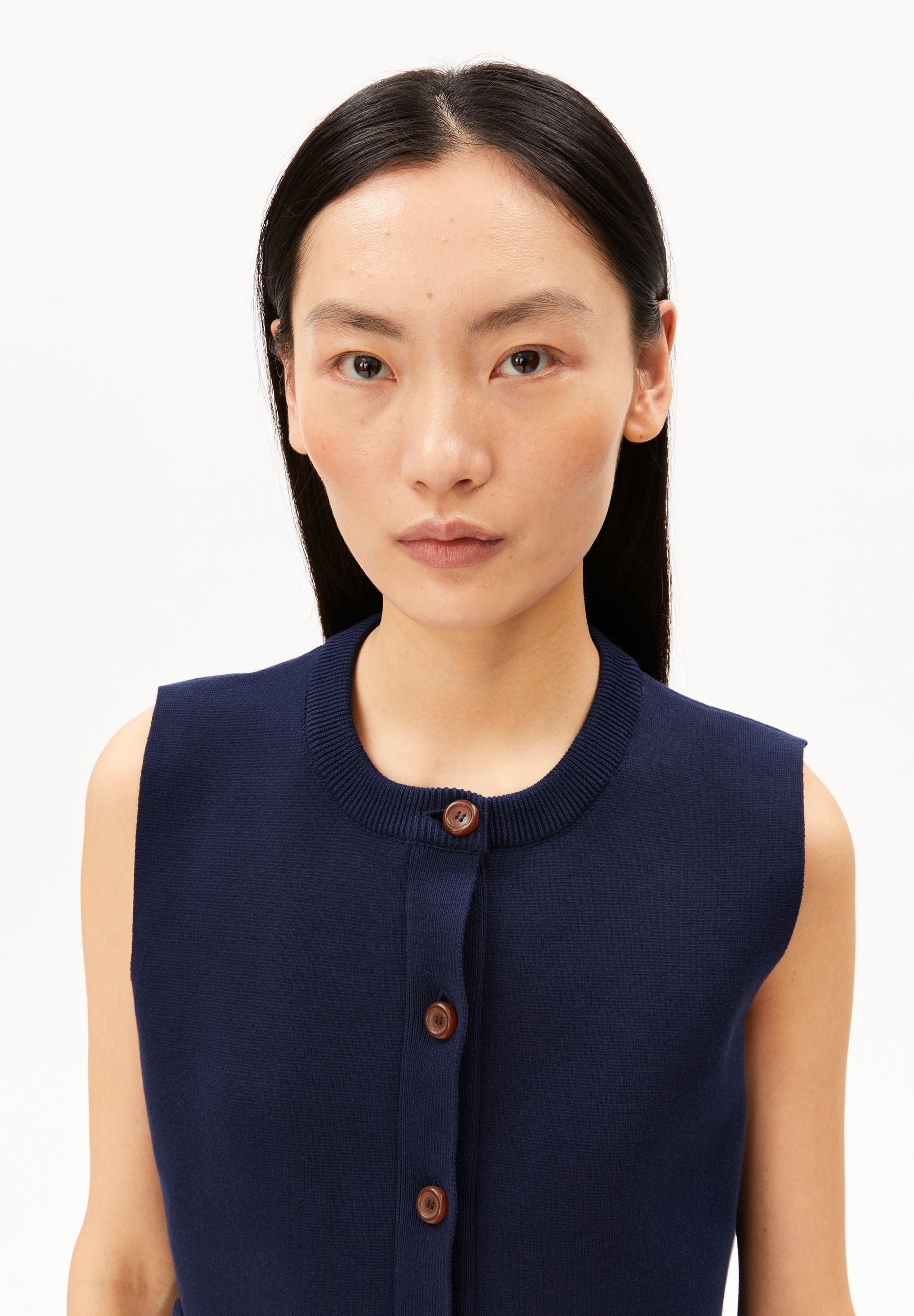 veste sans manches en coton bio compactcrew knit  bleu marine armedangels femme veste sans manches compact crew knit coton bio bleu marine l armoire poethique 3