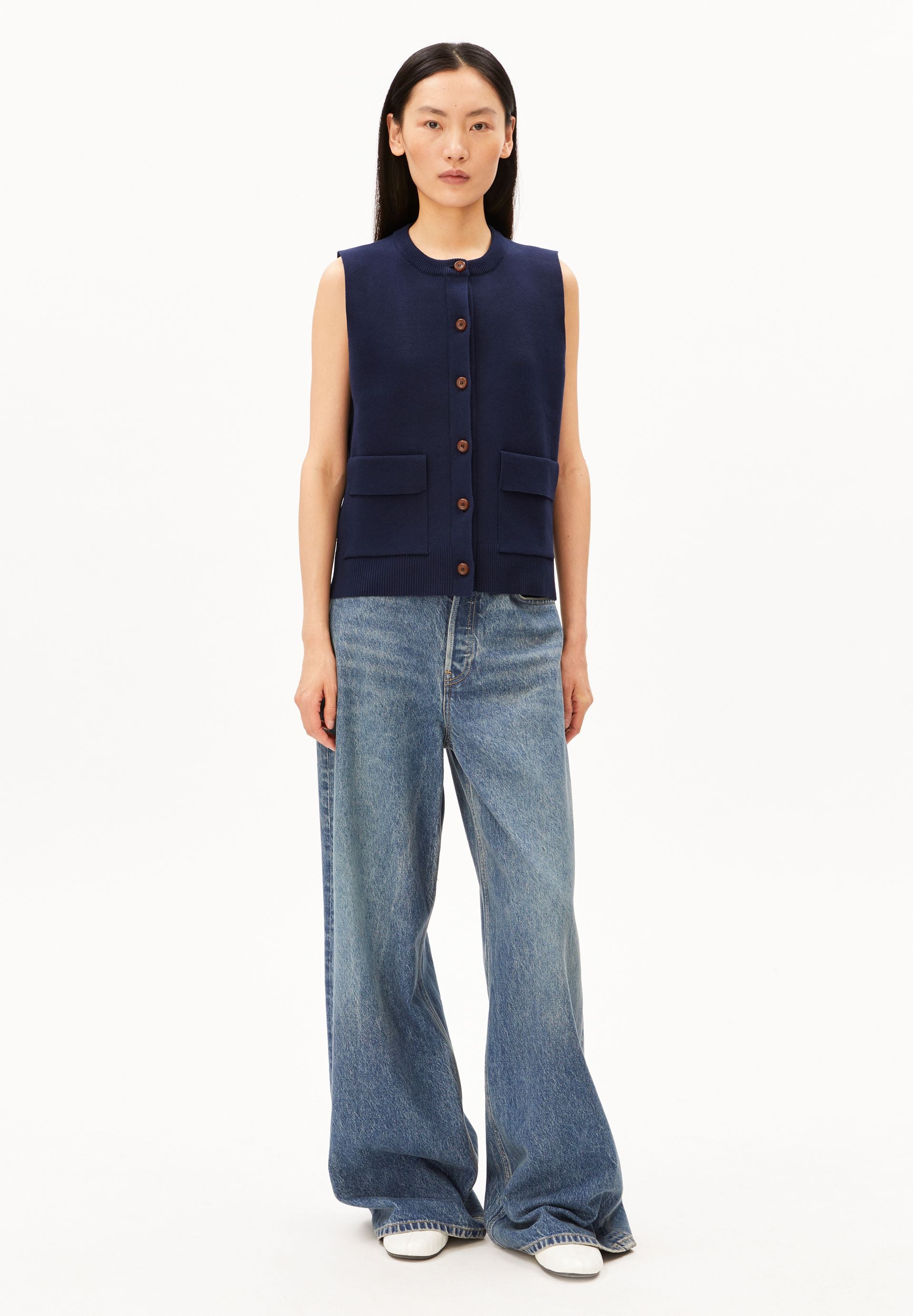 veste sans manches en coton bio compactcrew knit  bleu marine armedangels femme veste sans manches compact crew knit coton bio bleu marine l armoire poethique 5